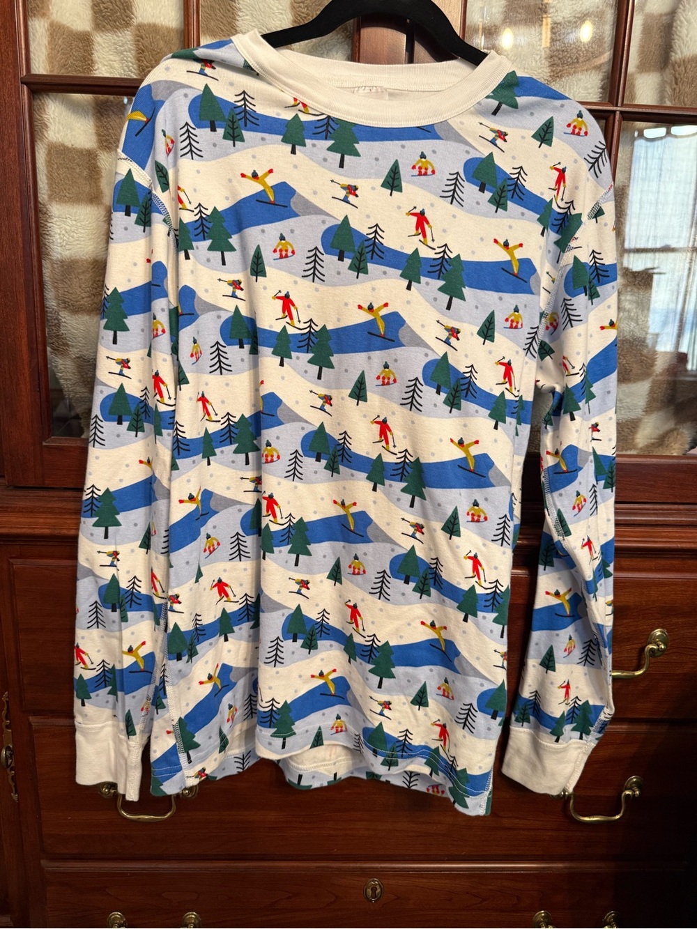 Hanna Andersson White Long Sleeve and Pant Ski Print Pajama Set